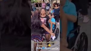 Харьков сегодня.  Пенсионеры танцуют в парке Культуры