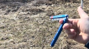 Как крутить нож-бабочку на пальце обучение трюку Чапл?