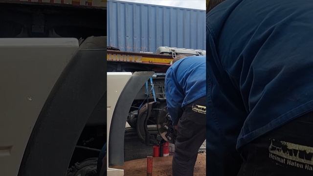 замена тормозных дисков на Scania смотреть онлайн