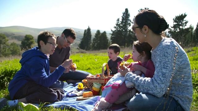 Водитель USPS Видит записку на посылке и понимает, что д? смотреть онлайн