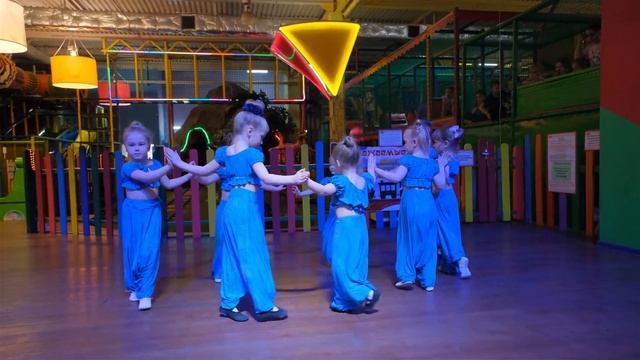 танец "Джин", детская ритмика 3-5лет, танцевальная студи смотреть онлайн
