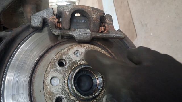 Audi A6 C6 замена заднего подшипника смотреть онлайн