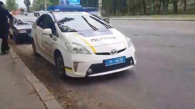 0512: во время семейной ссоры, женщина пырнула мужа ножо? смотреть онлайн