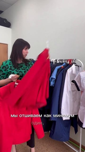 Легко ли шить униформу? #медик #медицинскаяодежда #вра?