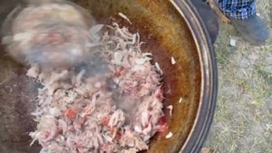 ПРОЩЕ НЕ ПРИДУМАЕШЬ. ТУШЕНКА С МАКАРОНАМИ В КАЗАНЕ НА ?