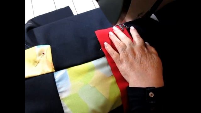 Коврик из старых вещей. Пошагово. Шьется легко и быстр?