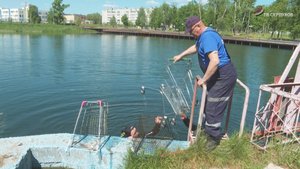 В Серпухове чистят водоемы