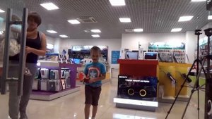 Мистер Макс • Mister Max - ВЛОГ Покупаем планшеты для дальнего путешествия Макс и Катя выбирают себе