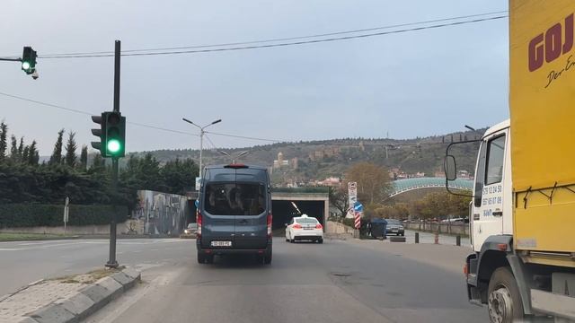 Тбилиси. Свежесть апрельского утра на Марджанишвили. ? смотреть онлайн