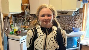 Олеся Тараненко исполняет песню "Старый дом".