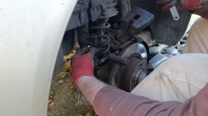 Megane 2. Замена задних колодок "на коленке"