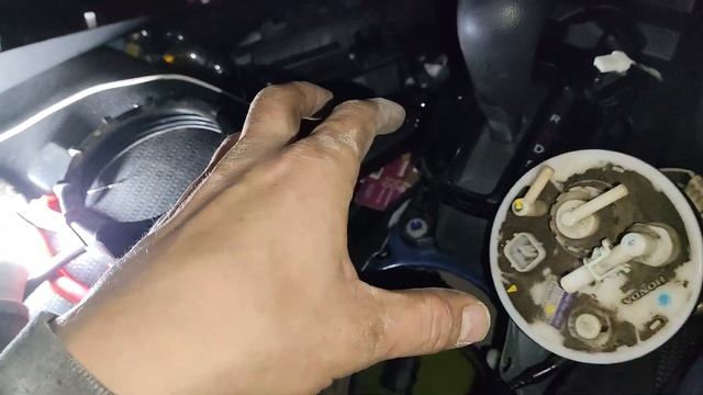 Как поменять бензонасос, демонтаж центрального тонел? смотреть онлайн