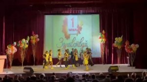 Танец - "Учат в школе "