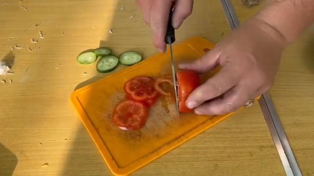 Наш нож ОХОТНИК из Х12мф.  Давайте проверим его на рез! смотреть онлайн