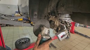 Kia Rio 3 Разваливаем задние колеса