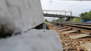 опасный кадр!на платформе больница эп1м 705 с поездом Но