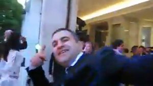 Медведев танцует