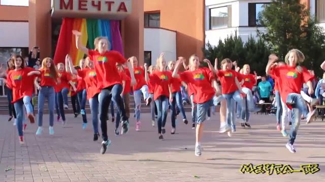 Флешмоб "Непохожие" (родительский концерт)