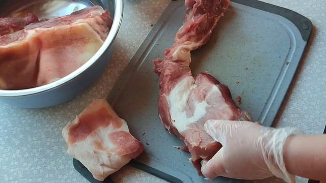 Подготовка мяса для ветчины из свиной лопатки (+обвалк смотреть онлайн