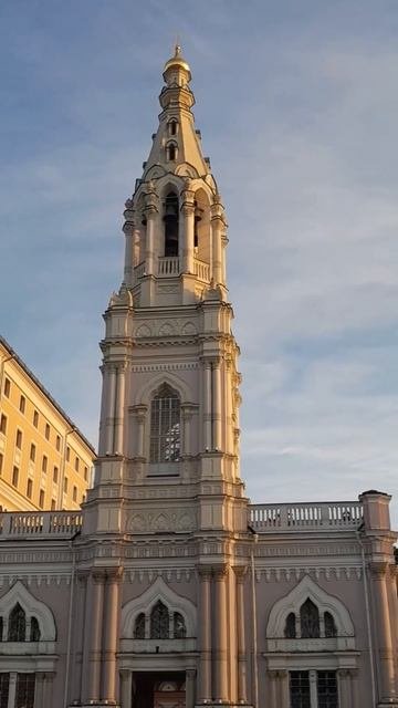 Колокольня храма Софии Премудрости Божией на Софийской набережной.