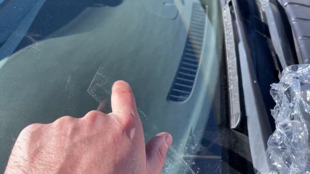 Временная заделка скола на лобовом стекле. Трещина на смотреть онлайн