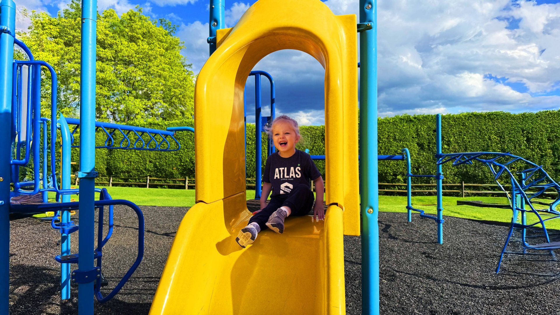 Ocean Park — новая площадка! Веселые горки, карусель и шарики! Анна Мария в мире веселья! смотреть онлайн