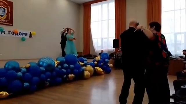 Поёт Алла Месхи. На сцене белый танец, Саша+Таня. смотреть онлайн