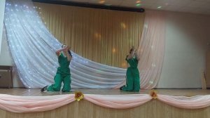 Танец на Вечер встречи выпускников в исполнении Назар