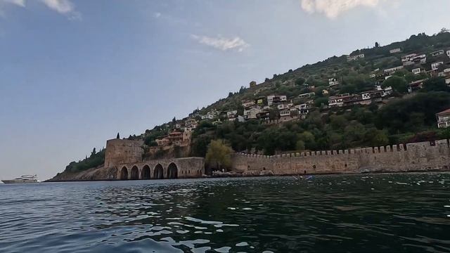 Пляж Терсане у Красной Башни в Алании. Турция 2025 смотреть онлайн