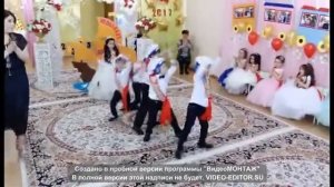 Танец : "Уплывает детство" старшая группа