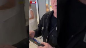 Борзый невежда в форме охраны ТЦ Авиапарк хамит посет?
