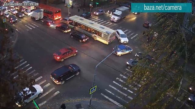 Отлетевшие колеса и невнимательные водители!