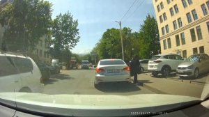 17.05.2023 Алматы Ходжанова стоянка в неположенном месте 02