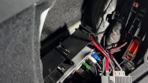 Распаковка и подключение AMP MICRON 1.500 в Audi A4 B9.5 Avant к штатн