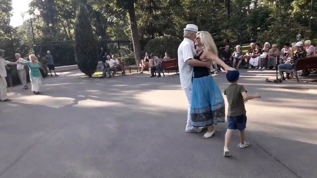 Моя любимая и нежная!!!💃🌹Танцы в парке Горького!!!💃? смотреть онлайн