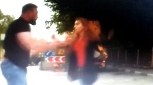 девушка вырубила водителя