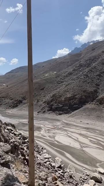 Страшный серпантин в Таджикистане и красивые горы смотреть онлайн