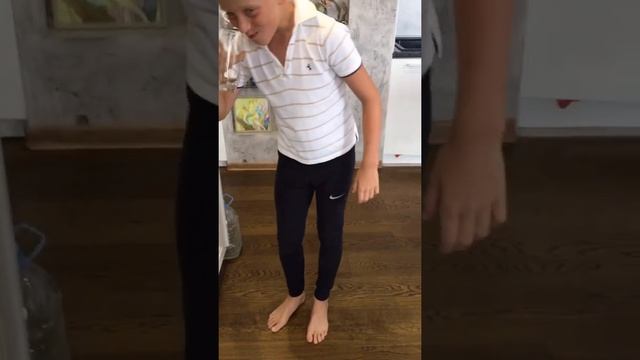 Попади в стакан чтобы выжить смотреть онлайн