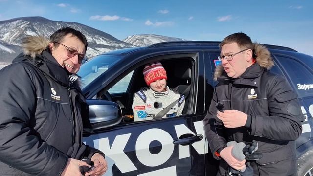 Как тормозят на льду зимние шипованные шины IKON Autograph Ice смотреть онлайн