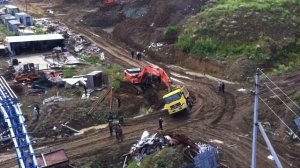 Китайский самосвал перевернулся