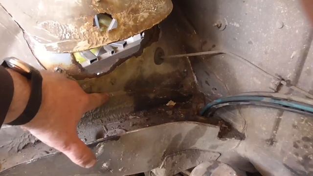 VW Caddy II. Вирвало передній стакан. Ремонт. смотреть онлайн