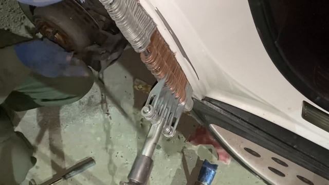 Mercedes ML.Рихтовка крыла и двери.Body repair. смотреть онлайн