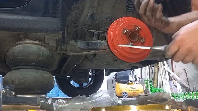 Вот это виды 25 этаж. Замена задних, баробанных колодок смотреть онлайн