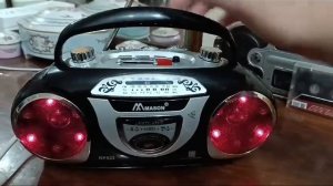 музыкальный центр магнитола магнитофон радиоприёмни?