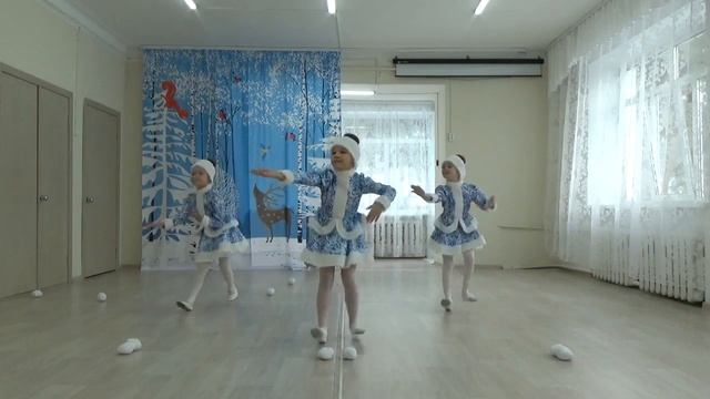 Ансамбль "Подружки" - "Зимушка-зима" - Карпинск смотреть онлайн