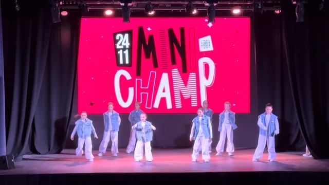 Первое выступление на хип-хоп фестивале!!! Девчонкам о? смотреть онлайн