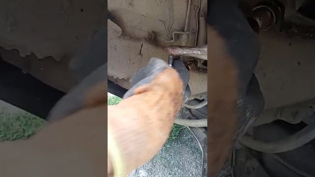 Дефектовка и замена рулевых наконечников на АУДИ 80 Б3 смотреть онлайн