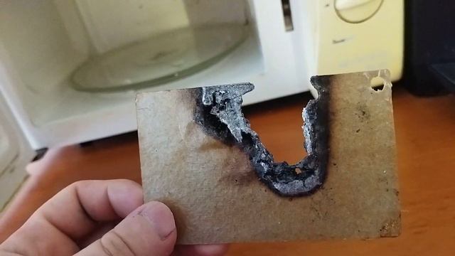ЛайфХак с прогоревшей защитной пластиной в микроволновке. смотреть онлайн