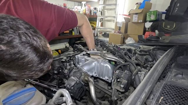 Замена вихревых заслонок на впускном коллекторе Ауди смотреть онлайн