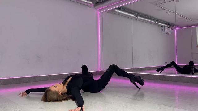 Урок «Разбор хореографии по стрип-пластике» 1 ЧАСТЬ | С смотреть онлайн